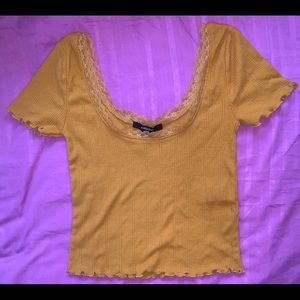 🌸2/$25🌸 Forever 21 Mustard Lettuce Edge Top 💕